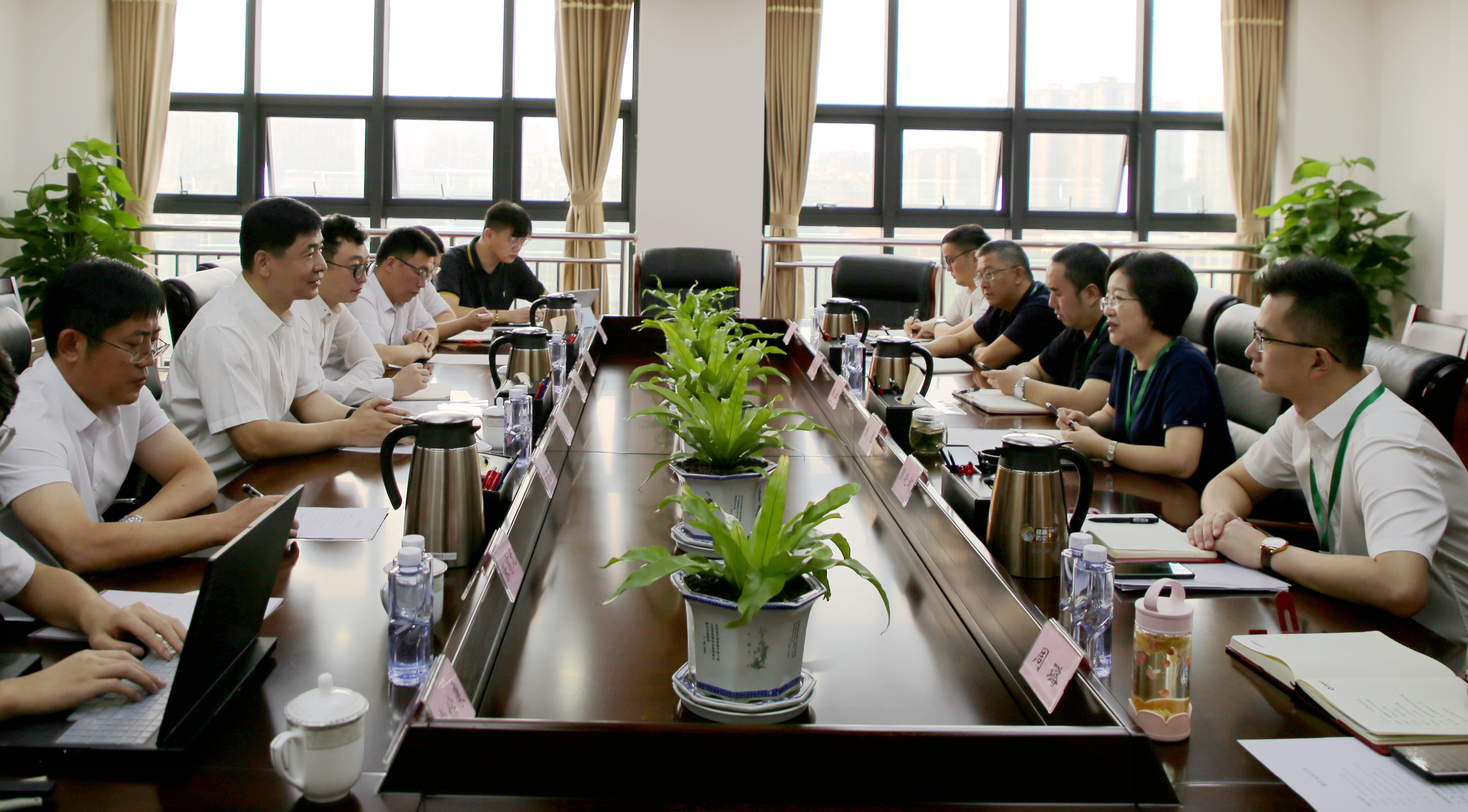 威高集團(tuán) 西南醫(yī)投集團(tuán)召開(kāi)合作交流座談會(huì)