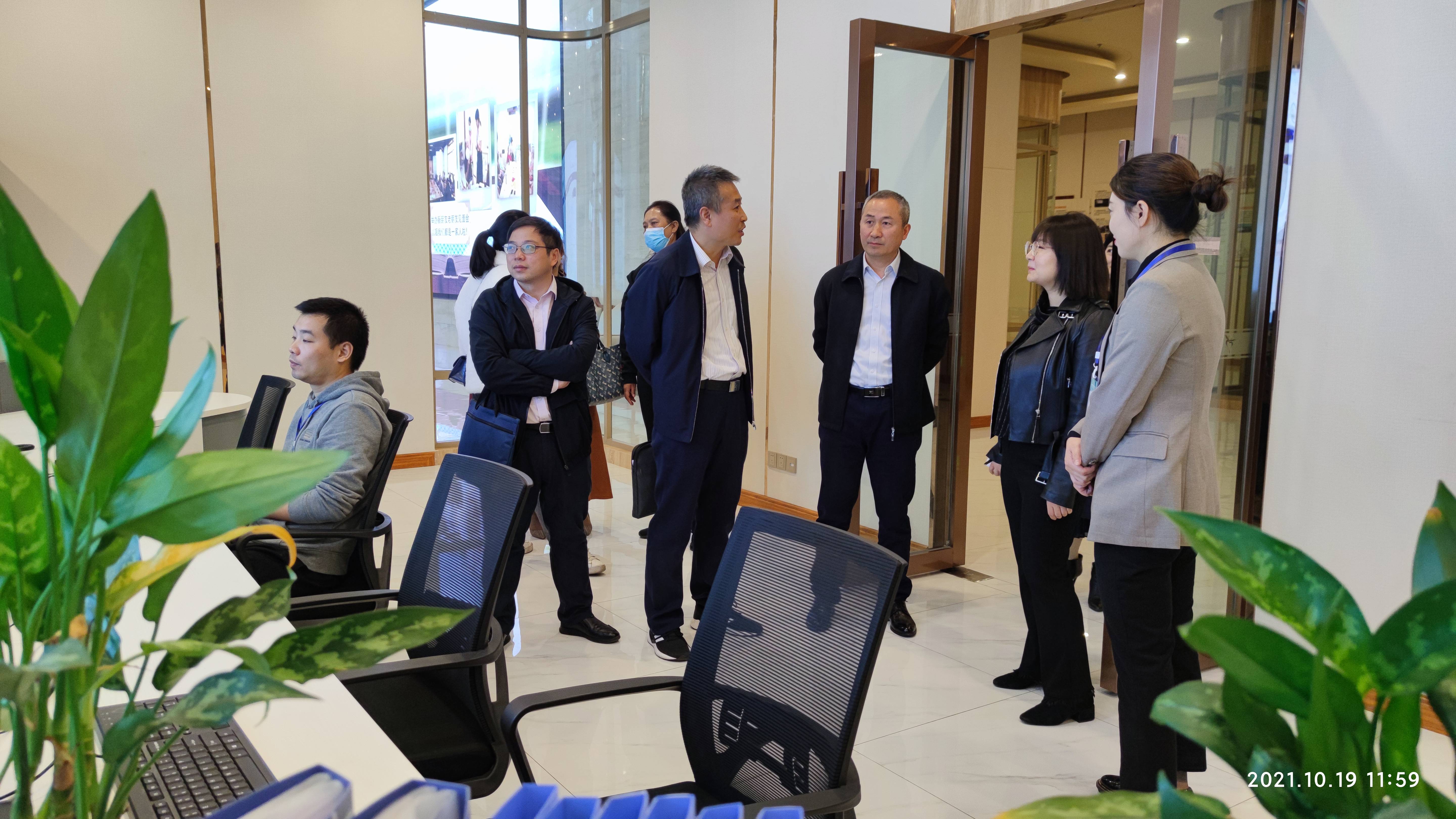 市財政局、民政局領(lǐng)導(dǎo)到春江酒城嘉苑視察瀘州智慧養(yǎng)老服務(wù)平臺 