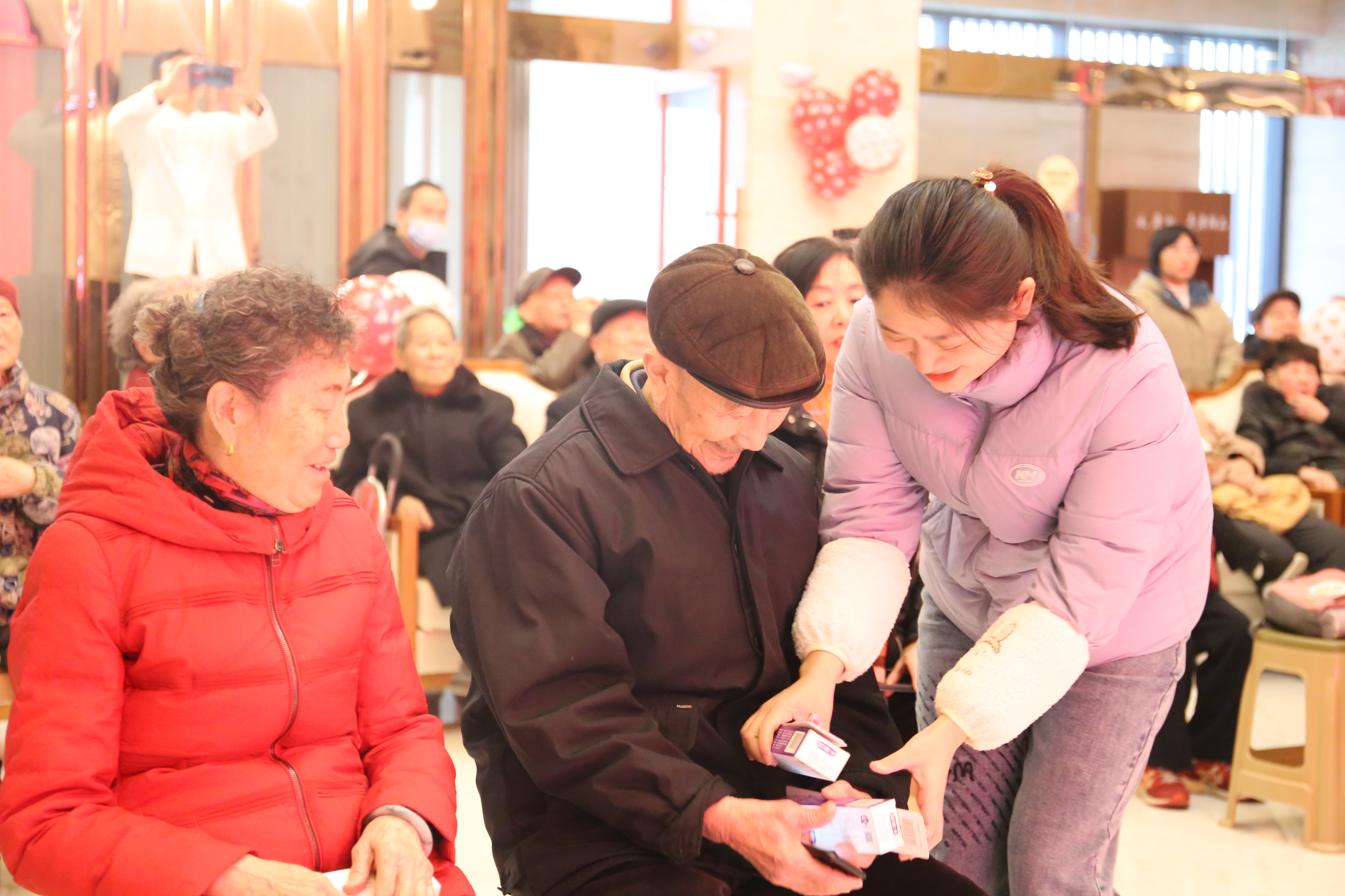 溫情開展為老志愿服務(wù)，打造“春江式”退休生活