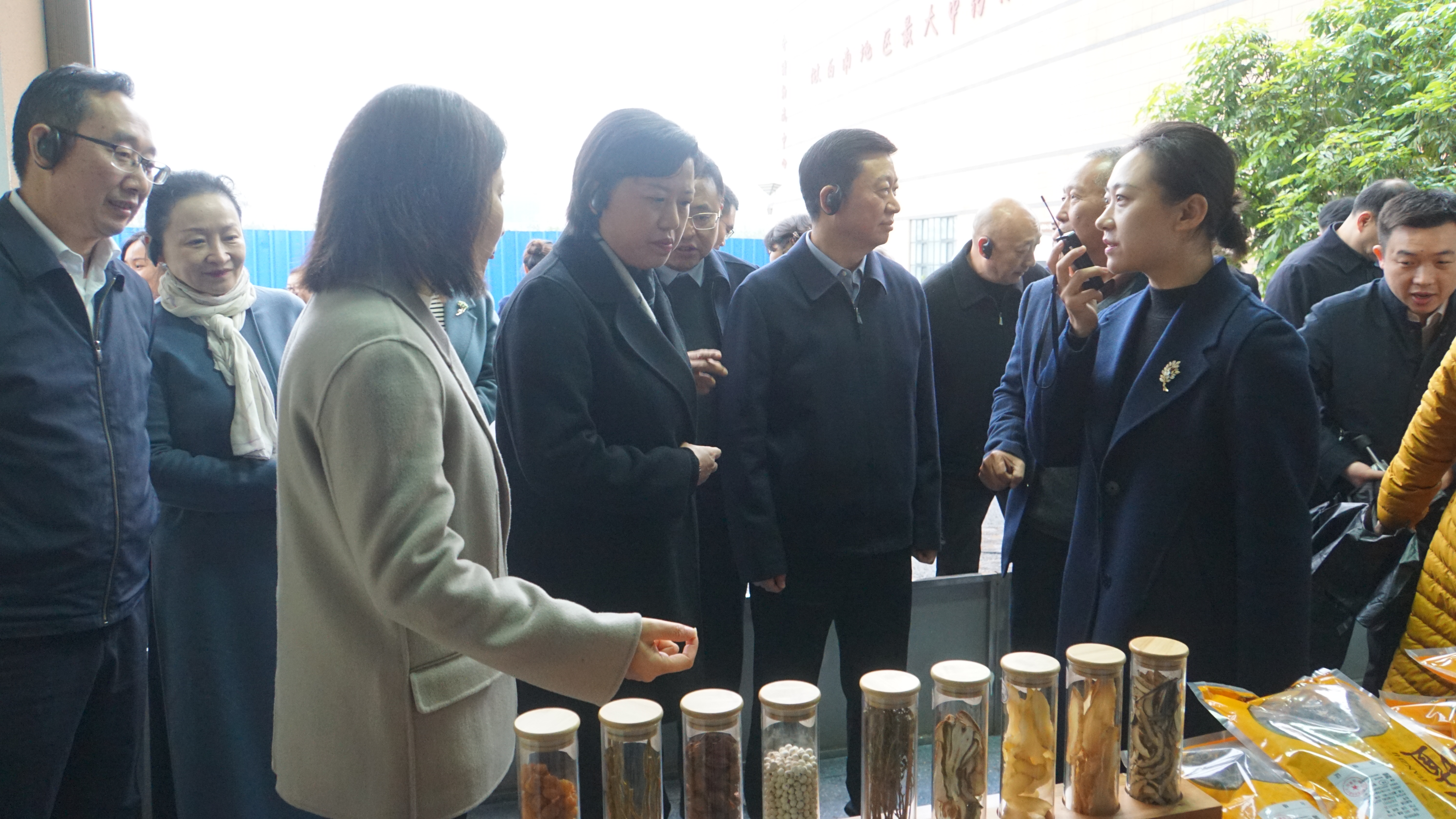 瀘州市人大常委會黨組書記、主任鞠麗率隊(duì)調(diào)研天植中藥公司