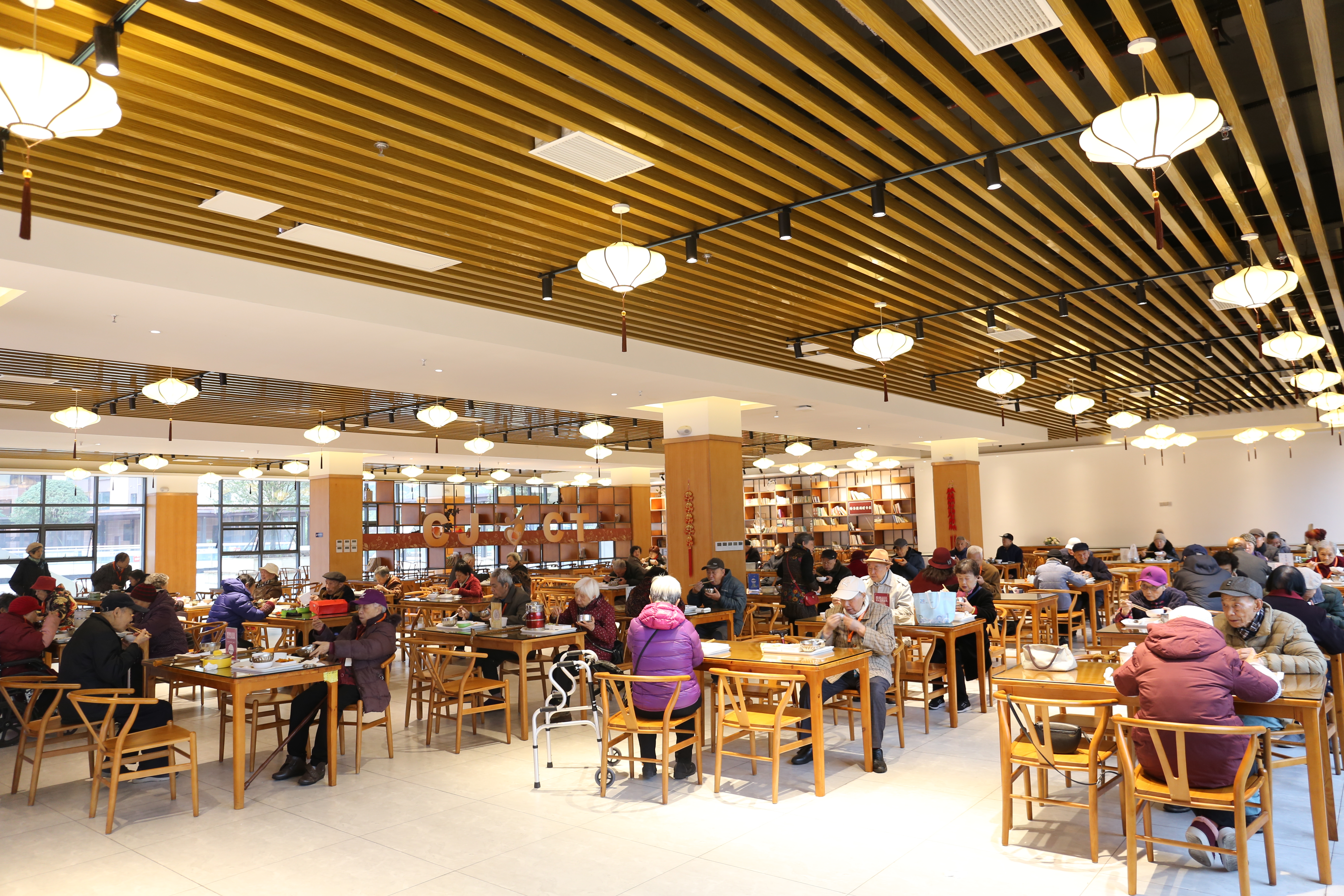 美味又實(shí)惠，江陽區(qū)春江餐廳養(yǎng)老助餐點(diǎn)投入營業(yè)！