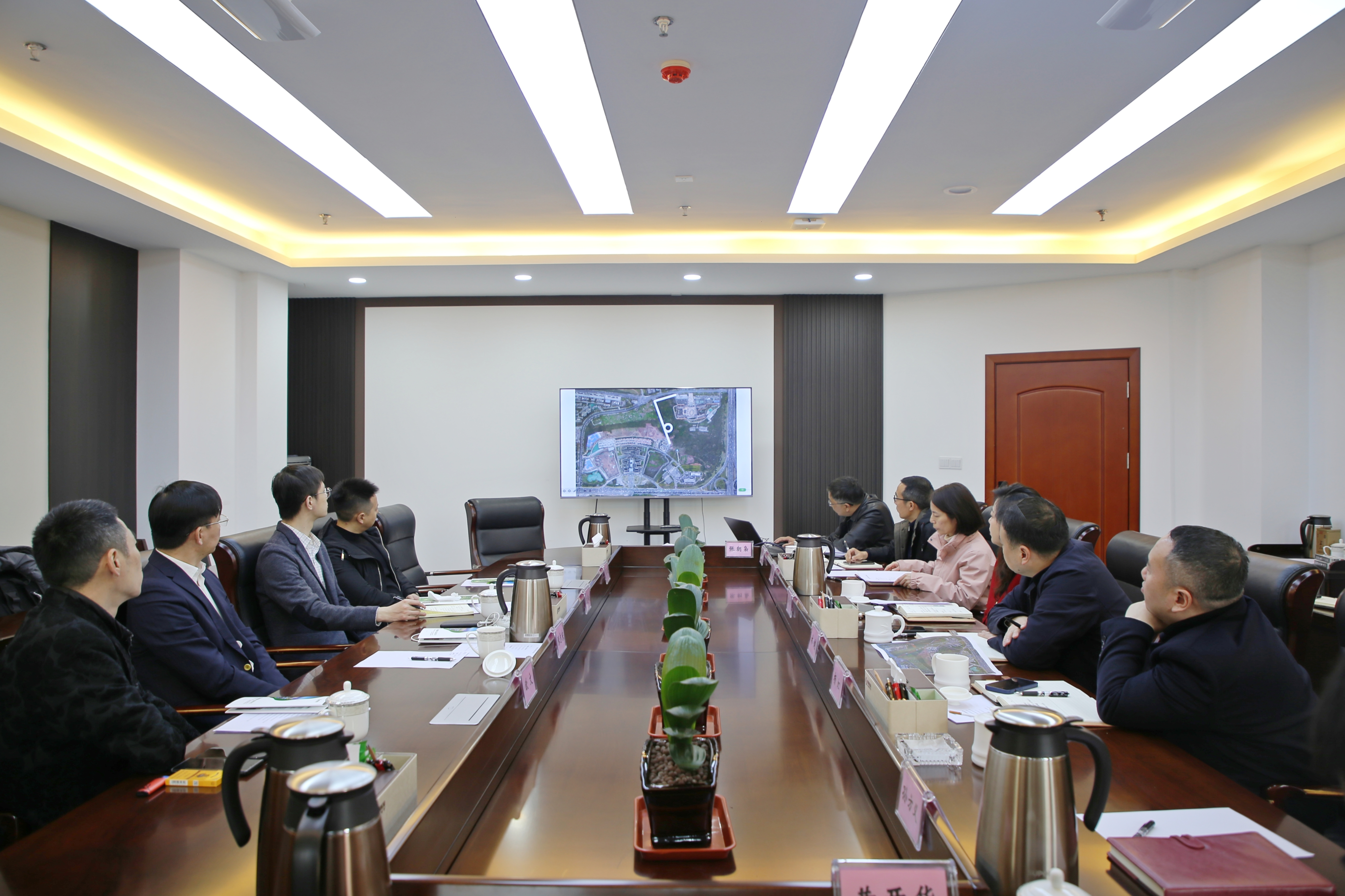 領(lǐng)地集團(tuán)赴西南醫(yī)投集團(tuán)進(jìn)行實(shí)地考察交流