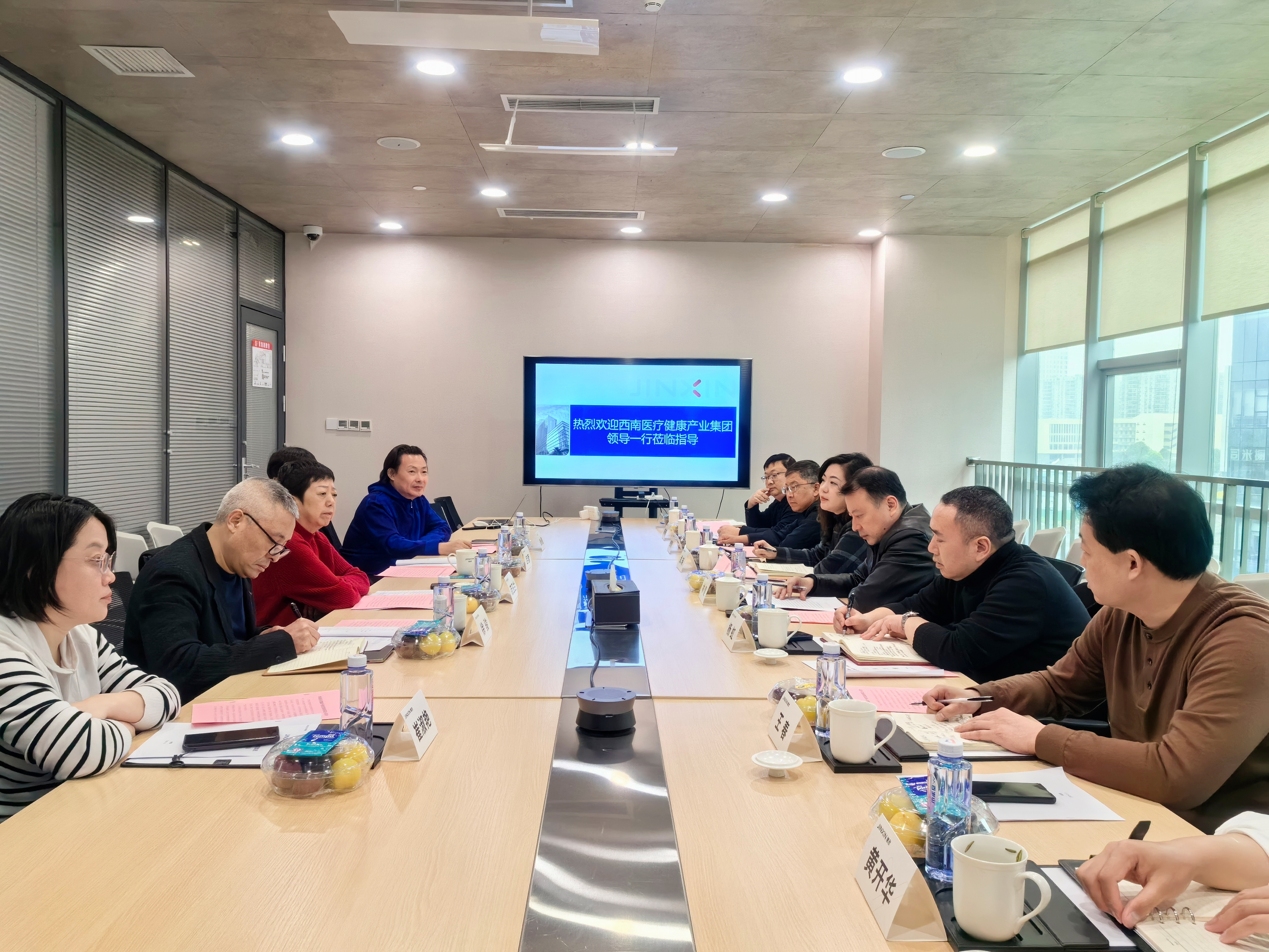 西南醫(yī)投集團(tuán)黨委書記、董事長林健率隊(duì)赴錦欣集團(tuán)考察交流