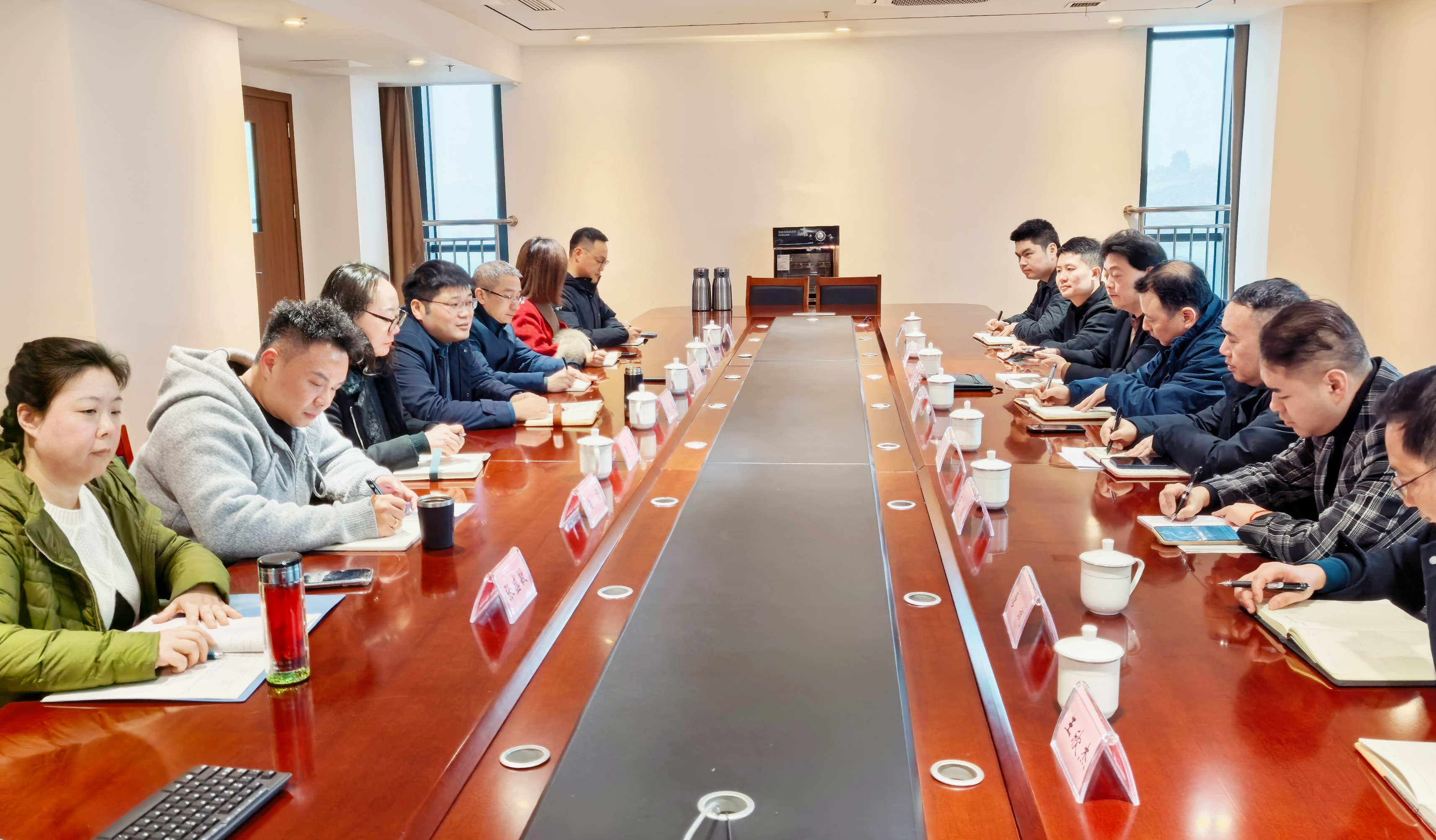 西南醫(yī)投集團(tuán)與瀘州市中醫(yī)院開(kāi)展交流合作