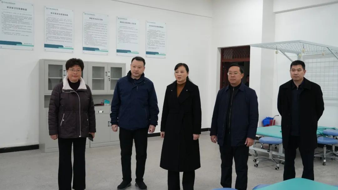 羅素平調(diào)研瀘州醫(yī)療器械職業(yè)學(xué)院