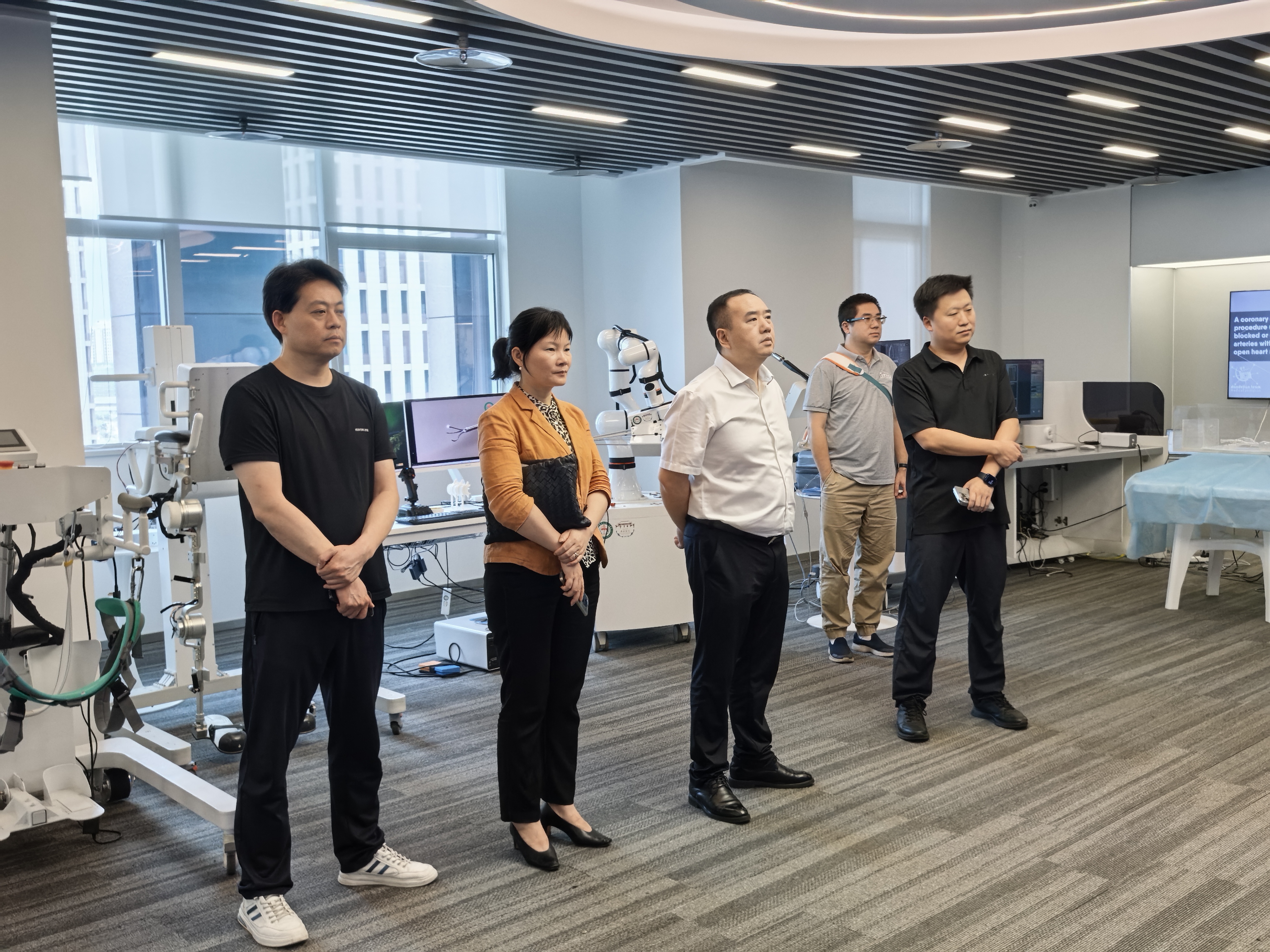 西南醫(yī)投集團赴成都開展醫(yī)療科技產(chǎn)業(yè)考察調研